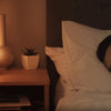 Waarom opstaan in het donker zo lastig is (en hoe een lichtwekker je kan helpen)