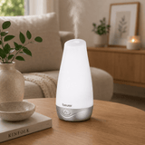 Beurer LA 30 aroma diffuser met stoom en kleurverlichting op houten tafel