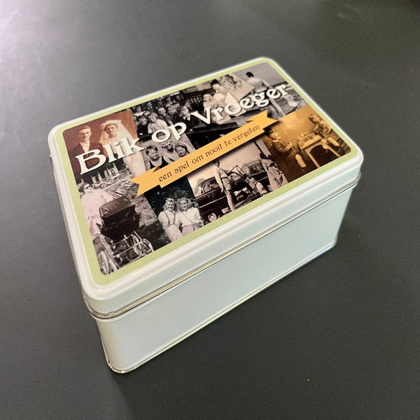 Blik op Vroeger dementie spel in mintgroene metalen doos met vintage foto's