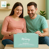 Kraampakket - de Mommy Box compleet - sfeerfoto - jong stel met de Careboxcompany Mommybox in de huiskamer -Shopvoorgezondheid