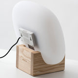 Achterkant Innolux Lempi lamp met gegraveerd logo en elektronische componenten