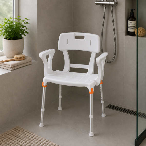 Witte King douchestoel met rugsteun, armleuningen en antislip poten