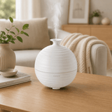 Medisana AD 620 aroma diffuser met stoomstraal en ribbeltextuur op houten tafel