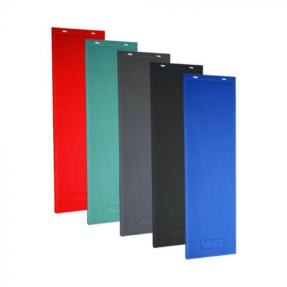 Sirex fitnessmatten collectie in rood, grijs, zwart en blauw met gaten voor ophangen