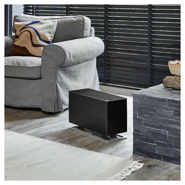 Stadler Form Oskar Big koudwaterverdamper- zwart - op parket - STA002461-Shopvoorgezondheid