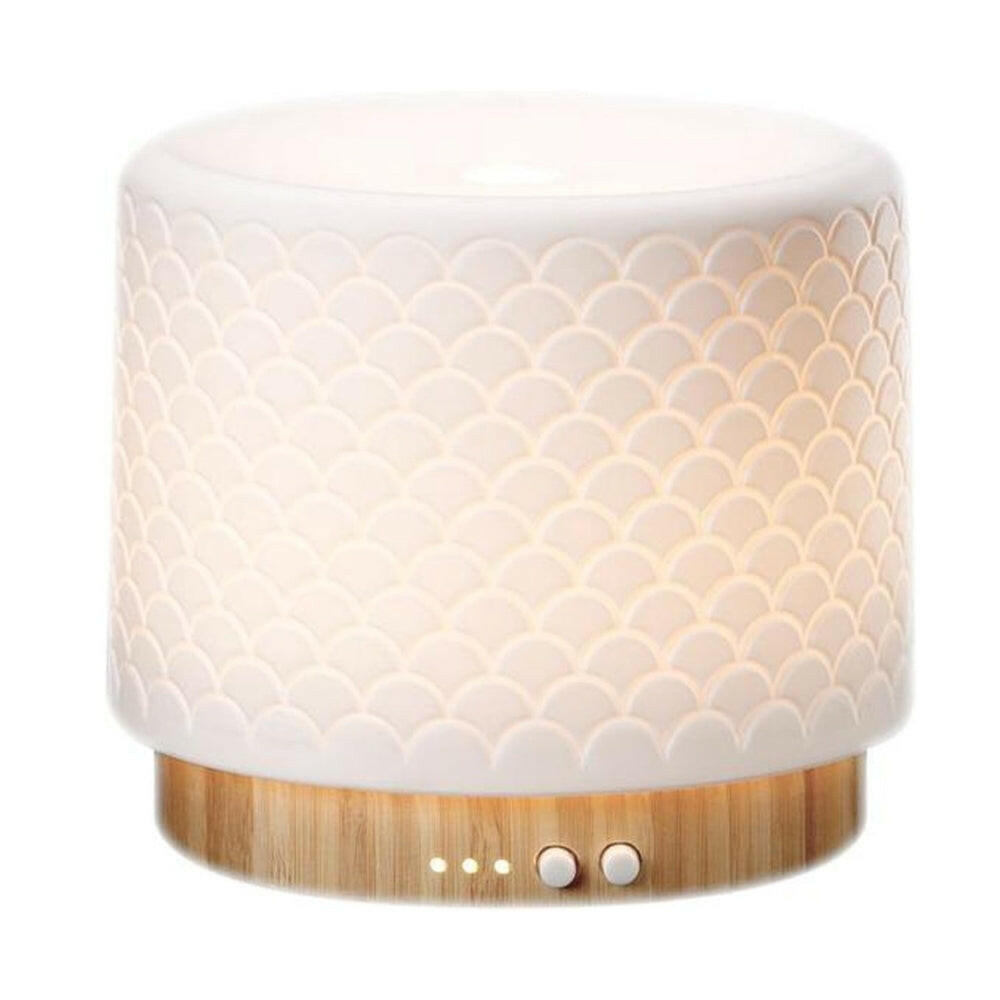 Lanaform Moya aroma diffuser wit met bamboe voet en warm wit licht