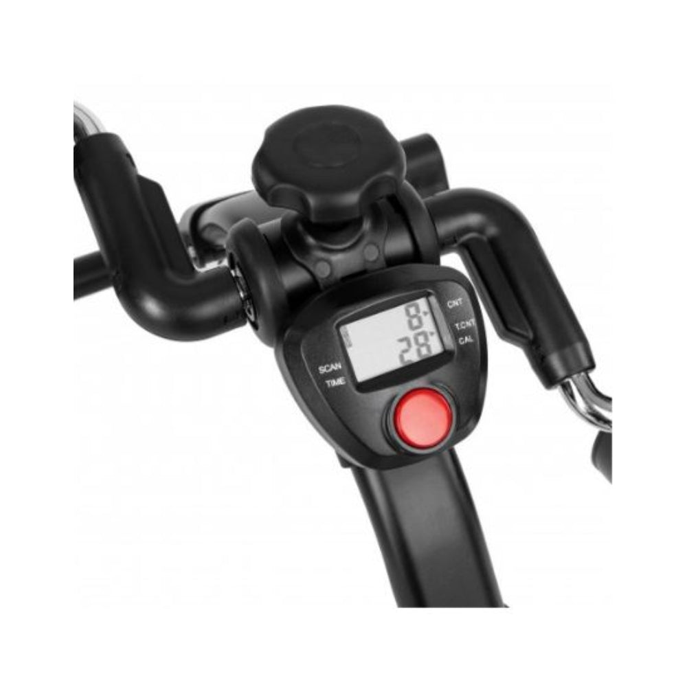 Close-up LCD-display calorieënteller en tijdsmeter op stoelfiets