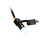 Close-up Waka Waka nylon kabel met schuif Lightning connector en zaklamp