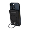 Zwarte Waka Waka powerbank met LED-display en kickstand bevestigd aan smartphone