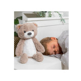 Brody de Beer slaaptrainer naast kind in bed als nachtlampje