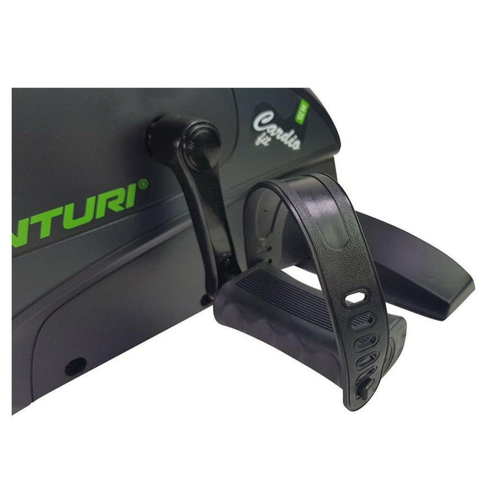 Textuurrijke voetpedalen en zijpaneel met Tunturi logo en NEW label