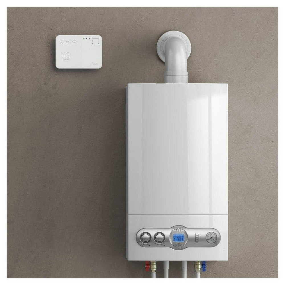 Alecto CO-melder gemonteerd aan muur boven waterverwarmer voor huisveiligheid