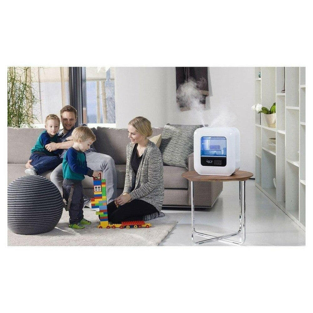 Boneco U700 luchtbevochtiger in woonkamer met nevel