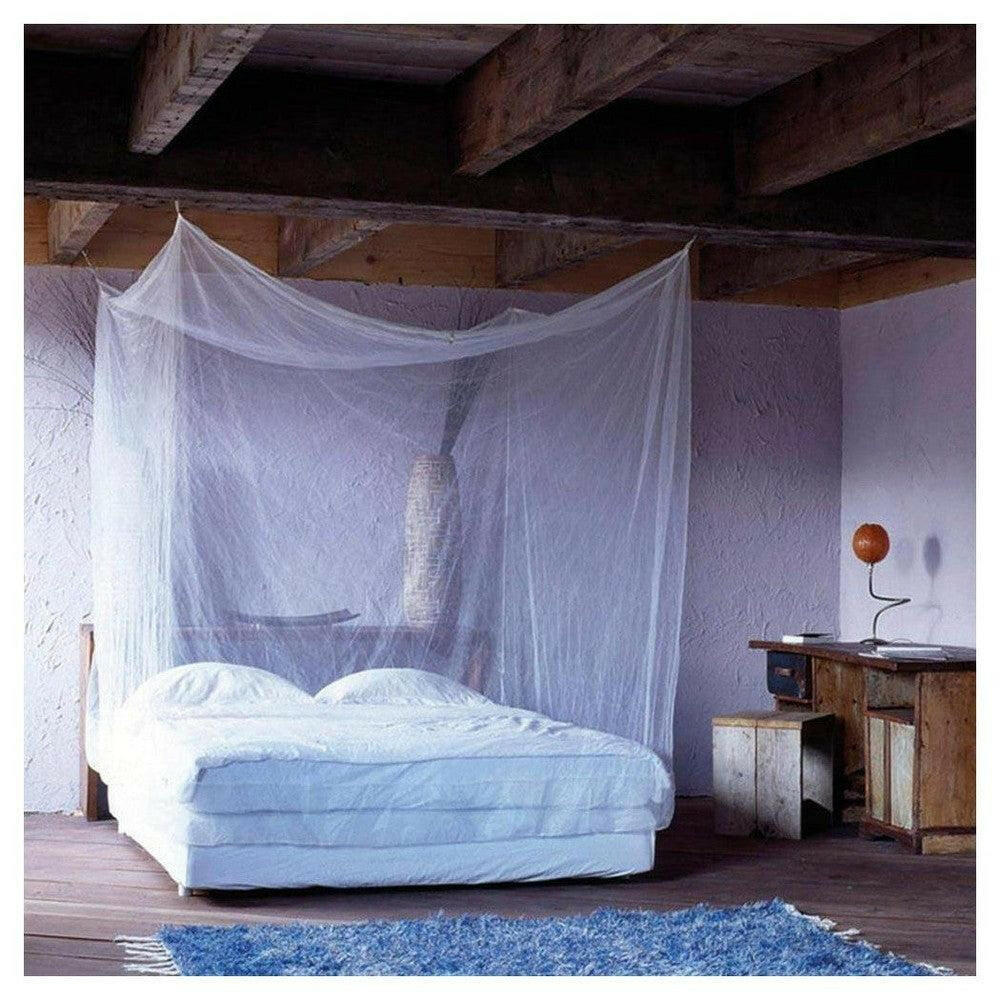 Care Plus Duo Box klamboe opgehangen boven tweepersoonsbed in slaapkamer