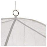 Close-up van metalen ring en stofband bevestiging aan mesh net