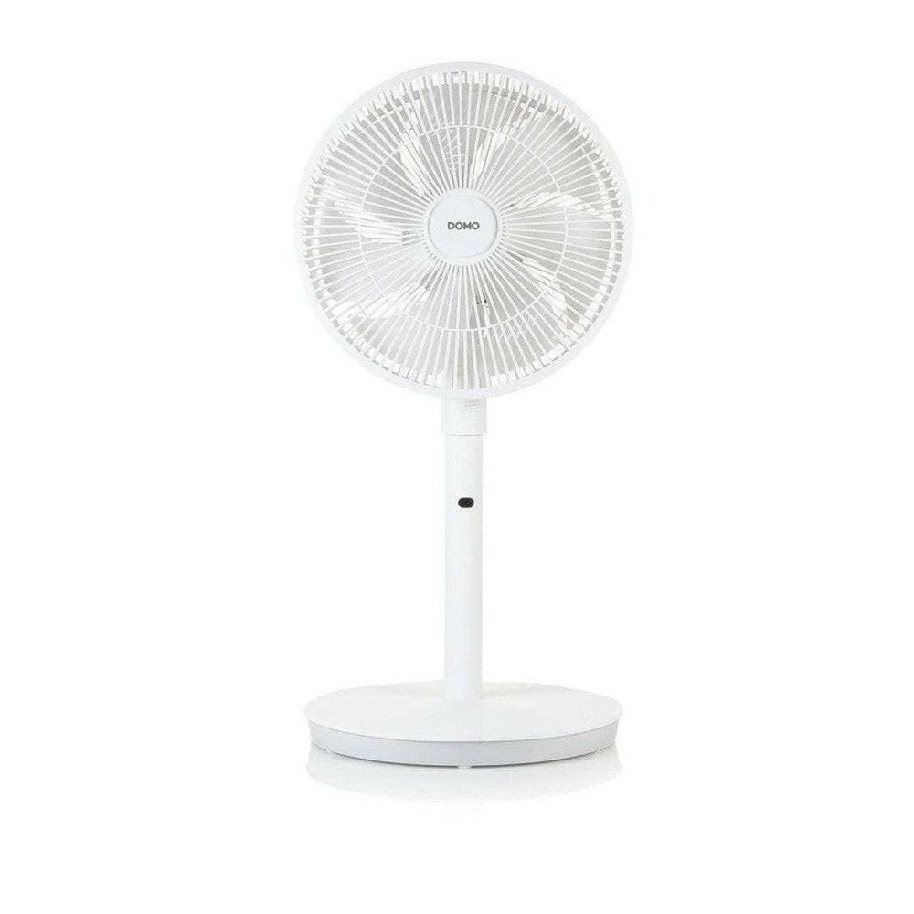 Witte Domo DO8149 statiefventilator op witte achtergrond met slanke steel