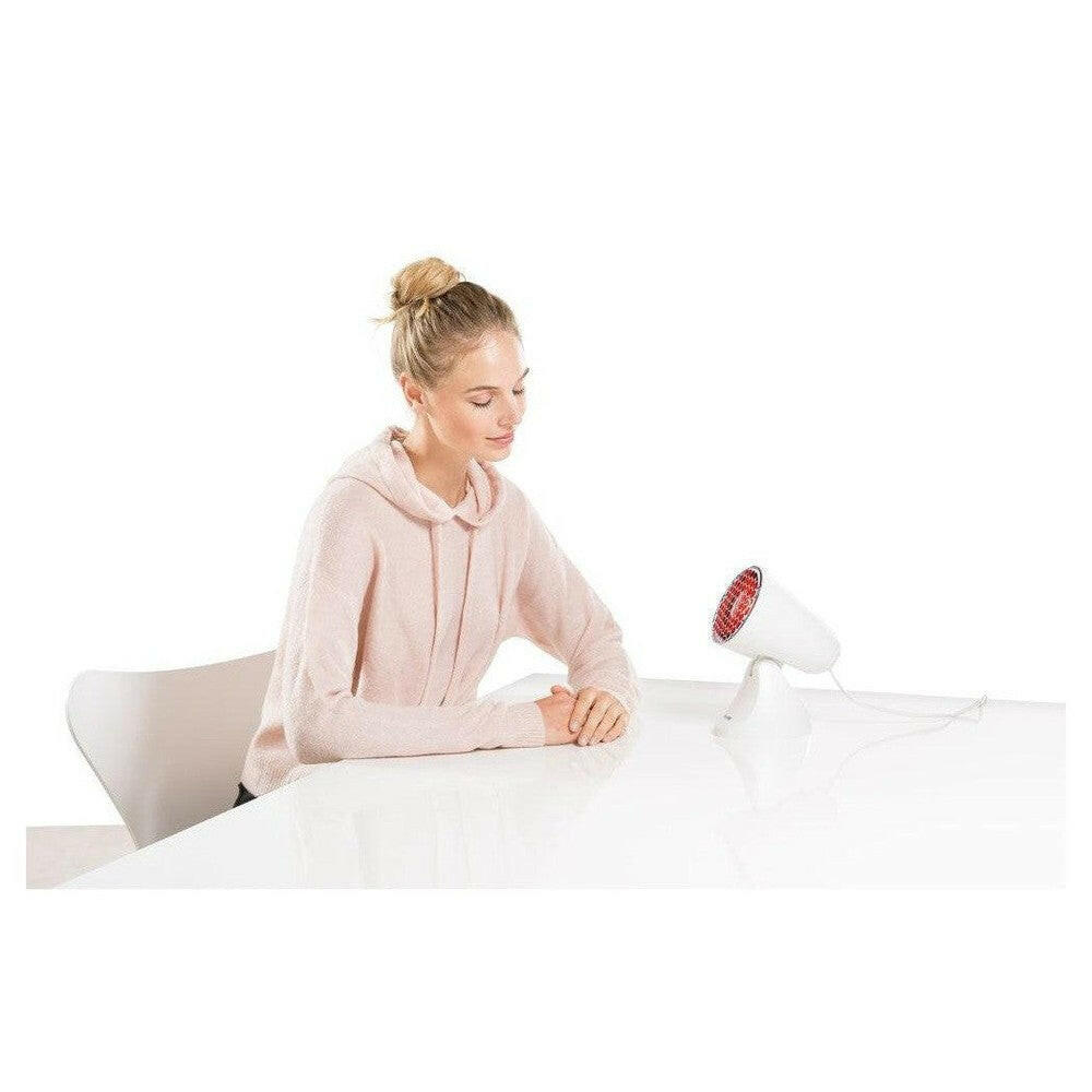 Beurer IL11 infraroodlamp op tafel met ronde rode voorkant en witte voet