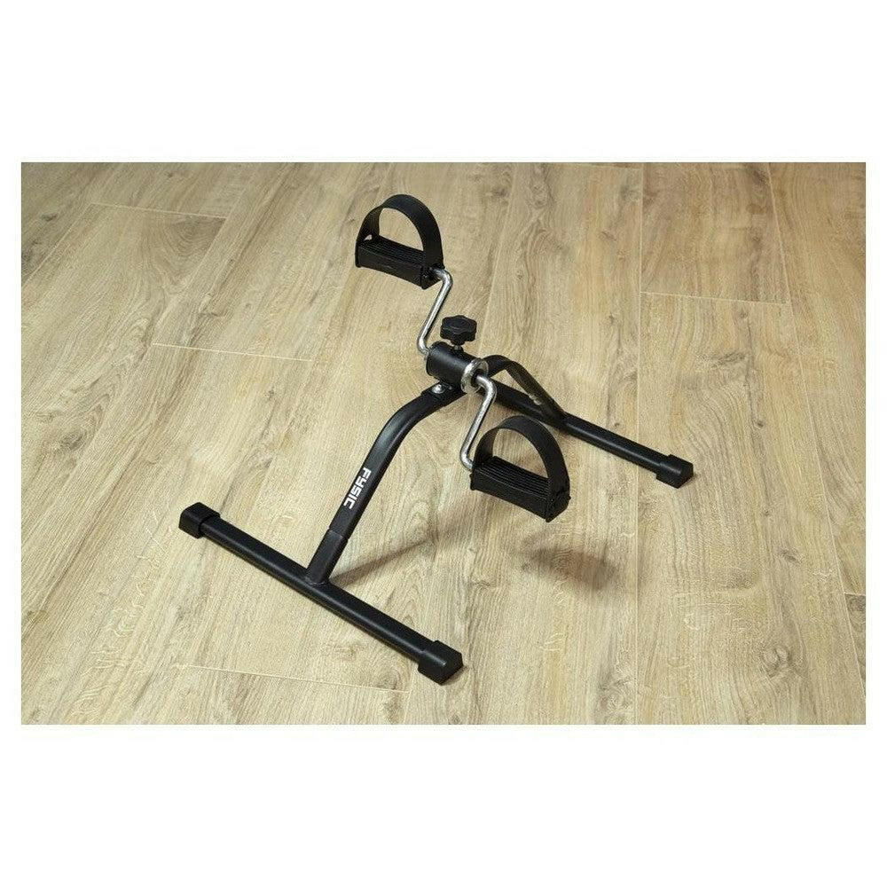 Zwarte stoelfiets Fysic FW-8 op houten vloer met ribbelvoetbanden en logo