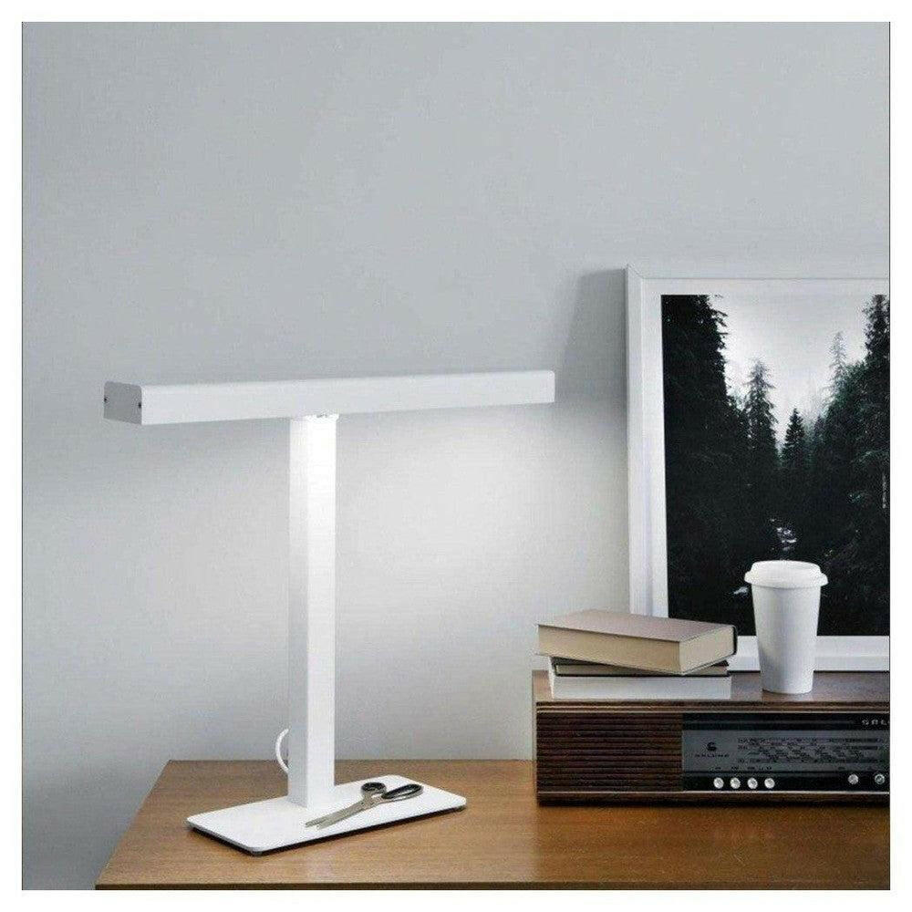 Innolux daglichtlamp met dimfunctie op houten bureau