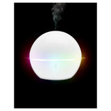 Lanaform Bali aroma diffuser met regenboogkleurig licht en nevel op donkere achtergrond