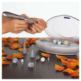 Gebruik Lanaform Star Kit elektrische nagelverzorging met diverse accessoires op houten tafel