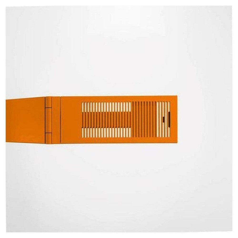 Oranje LED-lampenhoofd met ventilatiegaten en bedieningsknop