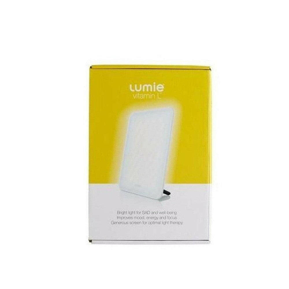 Verpakking Lumie Vitamin L daglichtlamp met productafbeelding