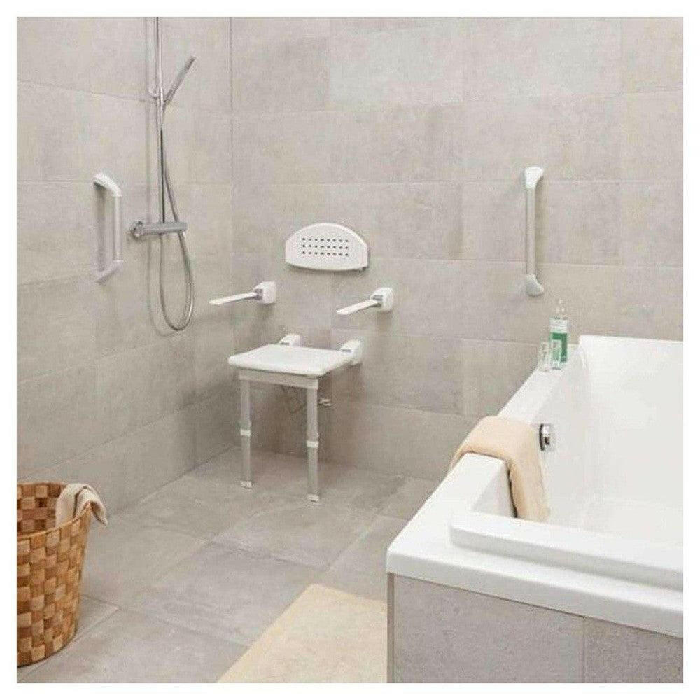 SecuCare douchestoel met poten in badkamer voor veilige douche-ervaring