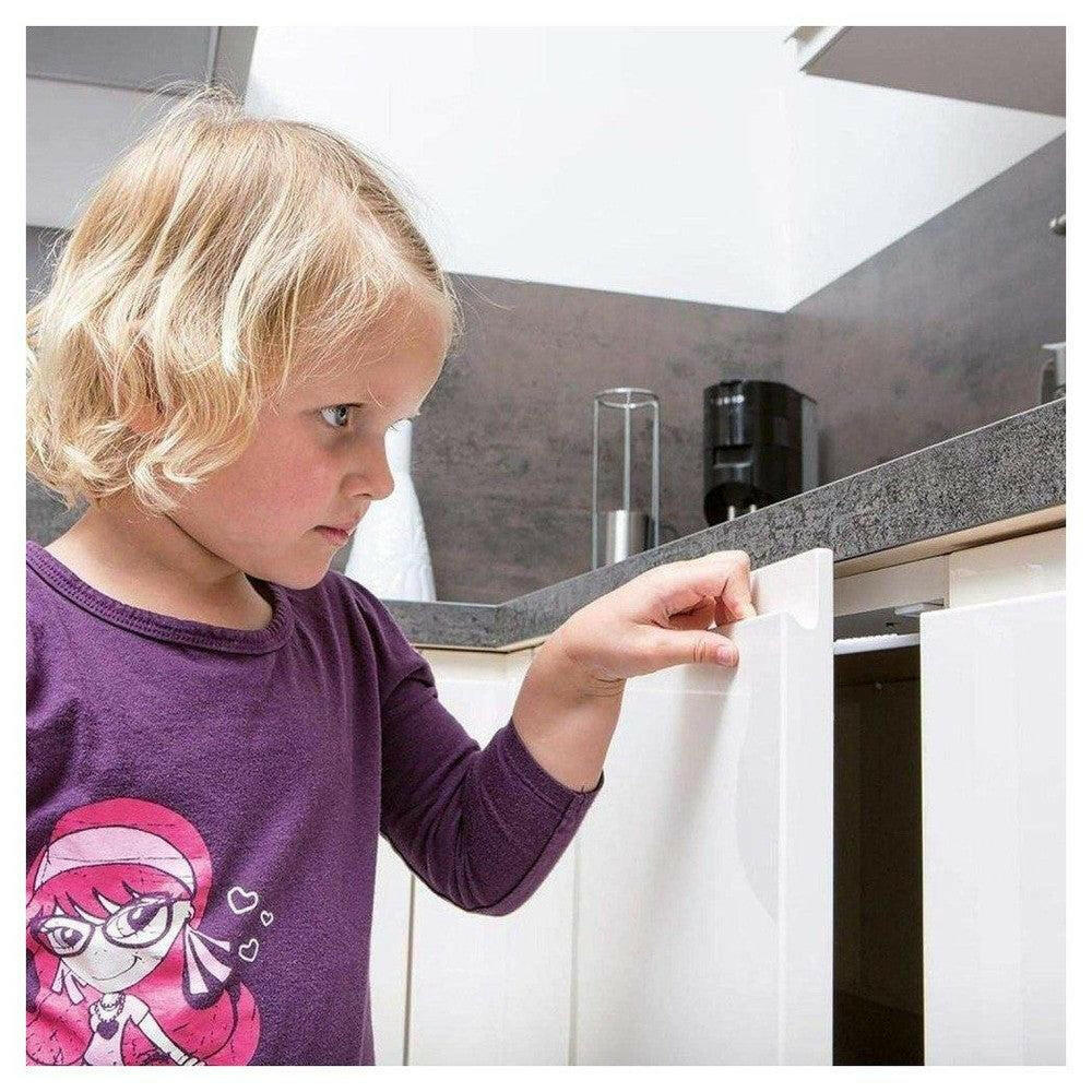 Wit veiligheidshaakje voor kastdeur om openen door kinderen te voorkomen