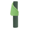 Groene Sirex TPE yoga-mat opgerold met golfvormig reliëfpatroon voor grip