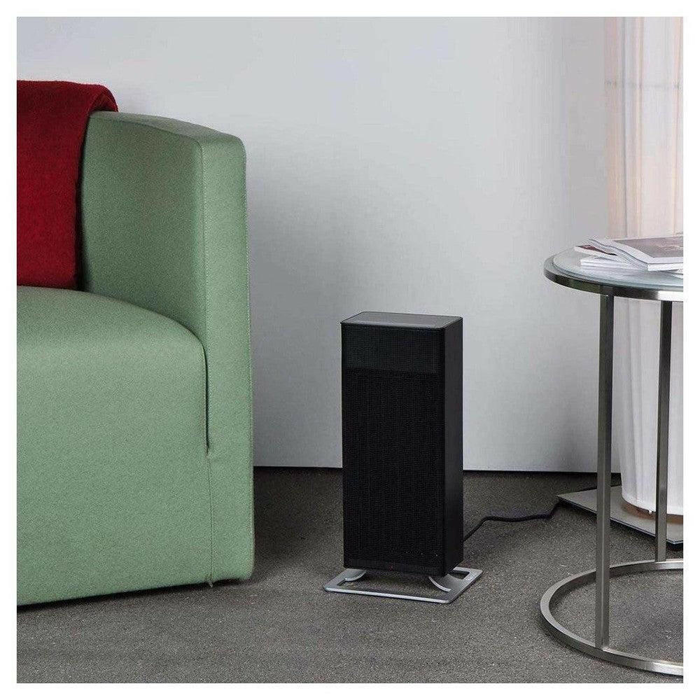 Zwarte Stadler Form Anna heater in woonkamer voor snelle warmte