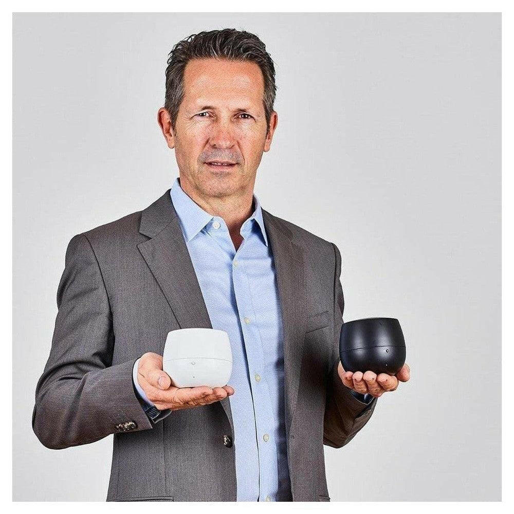 Stadler Form Mia aroma diffuser in wit en zwart handgehold