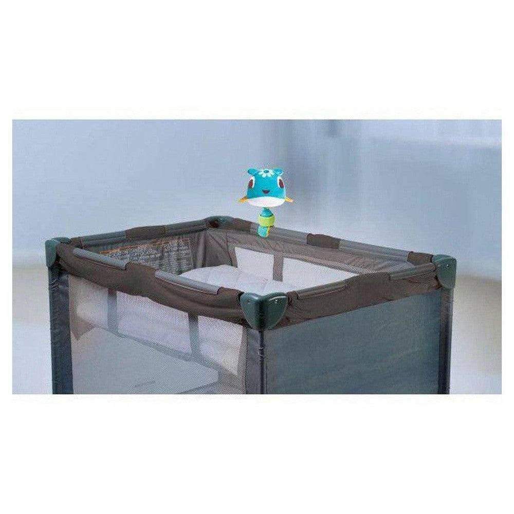 Tiny Love Cody blauwe walvis projector gemonteerd aan lege grijze wiege
