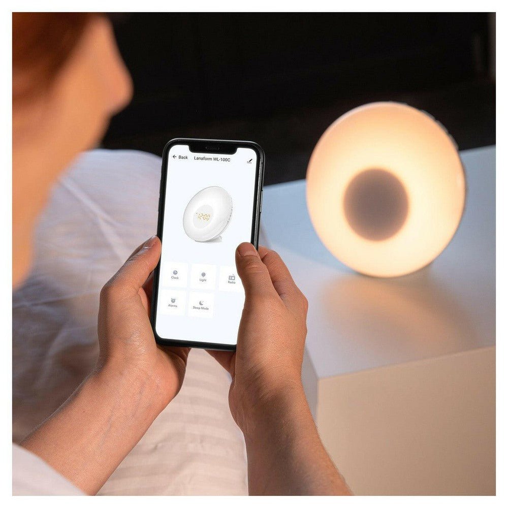 Smartphone bediening Lanaform Wake-up Light via Connect-app in slaapkamer