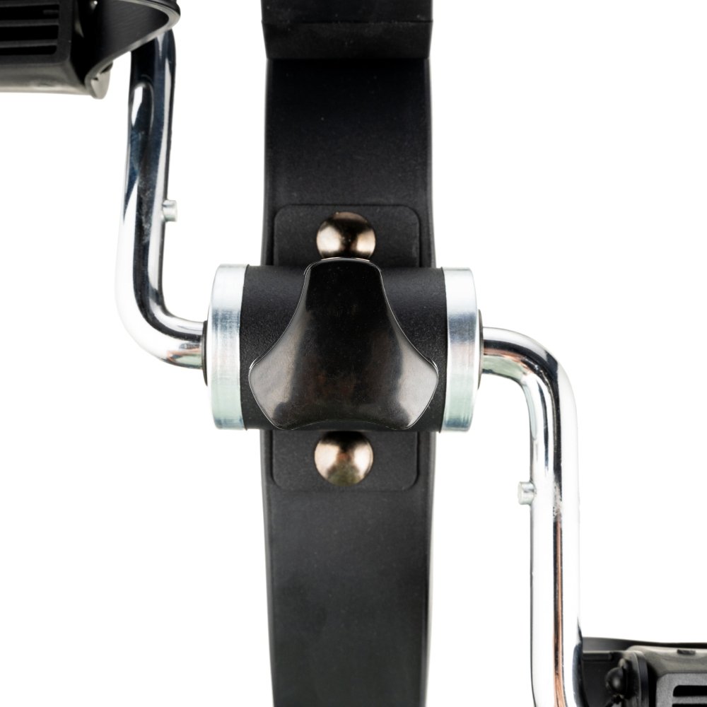 Close-up handvatmechanisme Tunturi met matte afwerking en chroomkleurige metalen buis