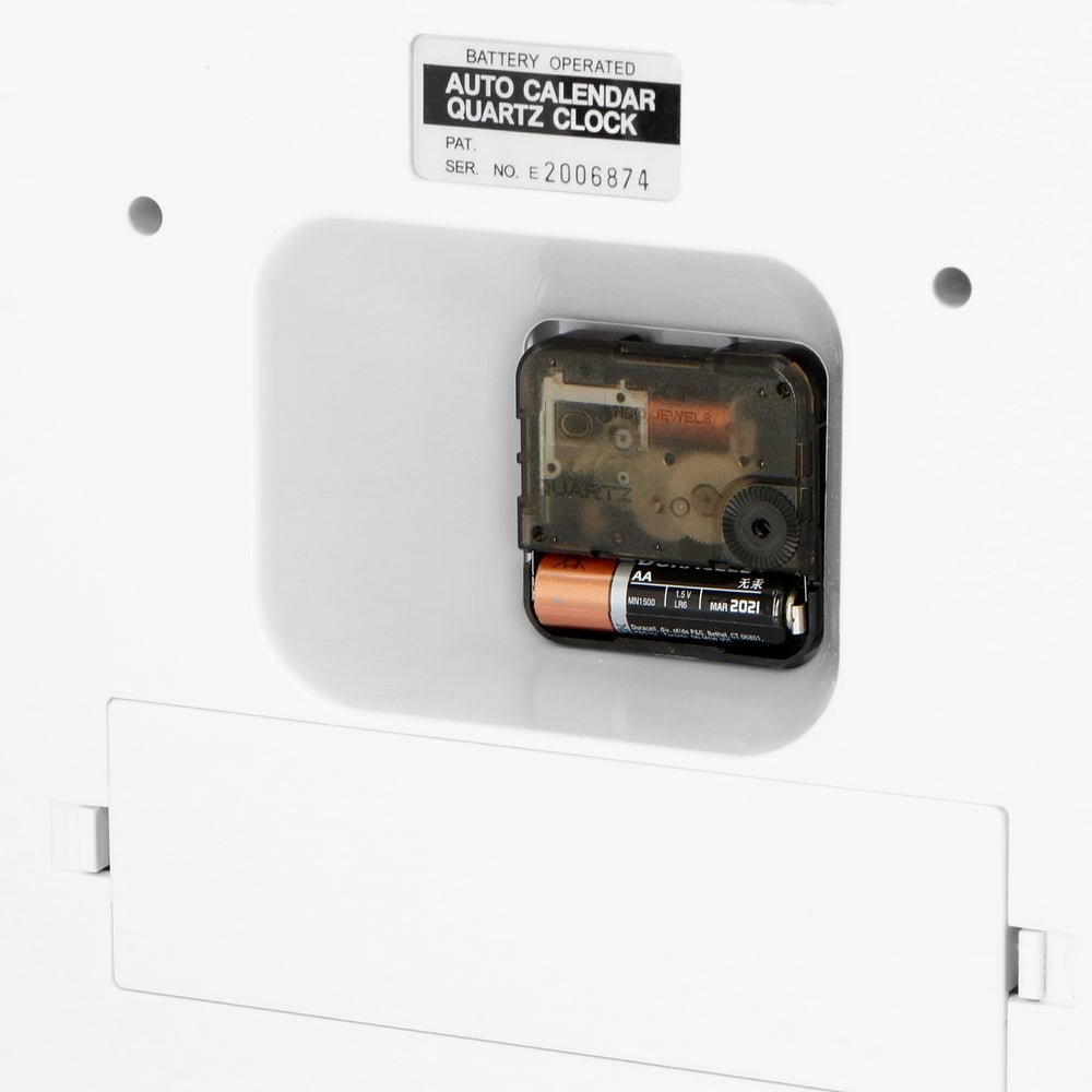 Batterijcompartiment Fysic kwarts klok met ingevoegde AA-batterij