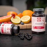 Kala Health Astaxanthine vegan capsules fles met fruit en open capsules