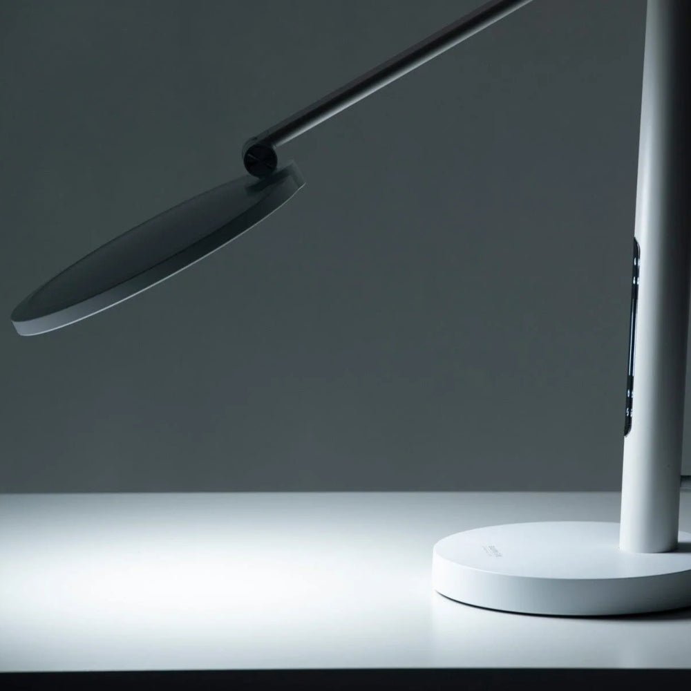 Zijprofiel witte Innolux Oslo lamp zonder zichtbare lichtuitstraling