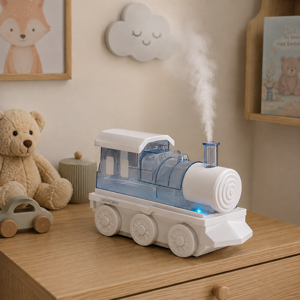 Lanaform Trainy ultrasone luchtbevochtiger in treinvorm met blauw LED-licht en neveluitstoot op kinderkamer