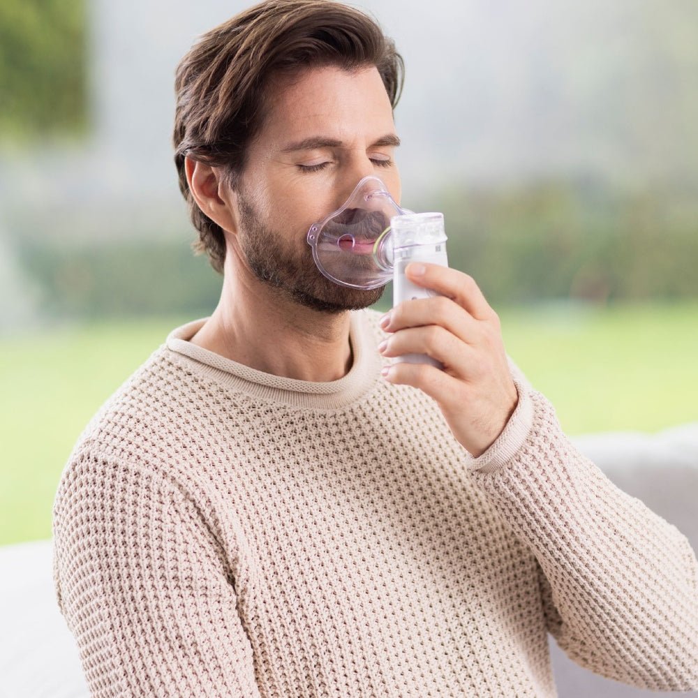 Medisana IN 515 ultrasone inhalator in gebruik met masker voor ademhalingsklachten