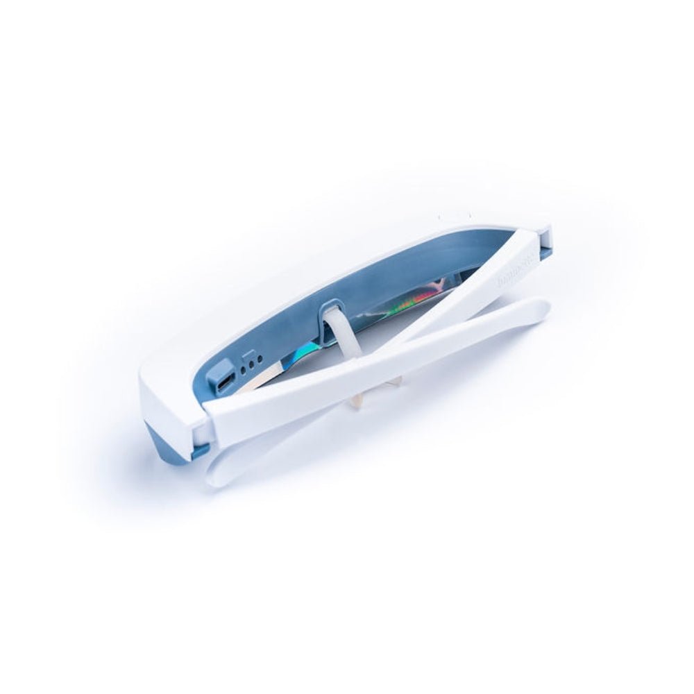 Luminette 3 lichttherapiebril halfgevouwen met zichtbare USB-C poort en interne details
