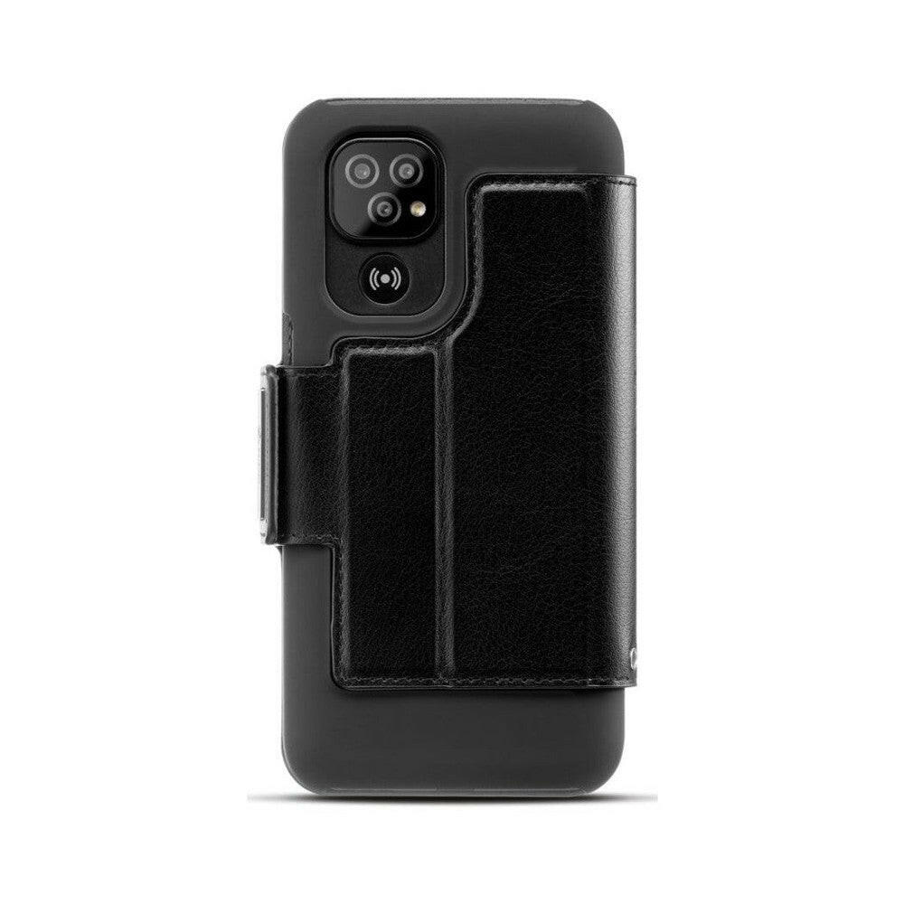 Zwarte Doro hoes op Doro 8100 smartphone met camera opening en naadwerk