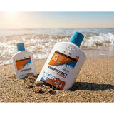 TravelSafe zonnebrandcrème SPF 50 en aftersun op het strand met condensdruppels