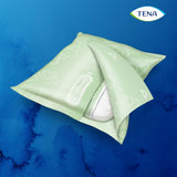 TENA Discreet Normal verpakt pakje met witte bloemen en los verband