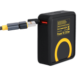 Zwarte Waka Waka Power 10 powerbank met USB-C kabel en technische specificaties op achterkant