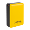 Gele Waka Waka Ultrafast powerbank met zwarte hoeken en USB-C poort