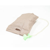 Beige opblaasbare waterzak met groene pompkop en transparante slang