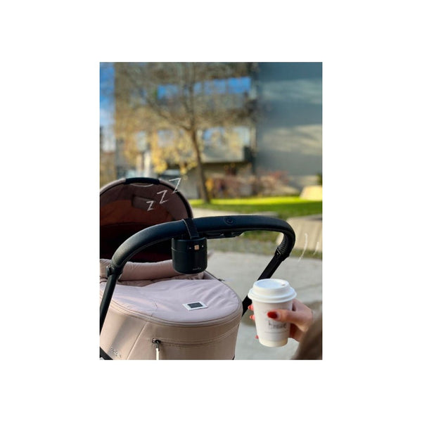 Zazu Roxy Baby Rocker zwart gemonteerd op kinderwagen met huilsensor