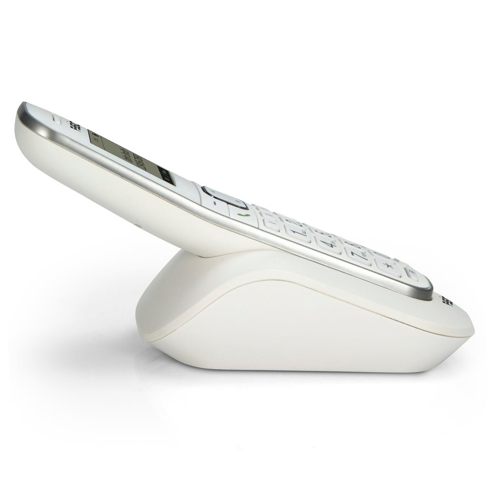 witte Fysic DECT telefoon met zilveren rand en gebogen basisstation op lichte achtergrond