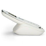 witte Fysic DECT telefoon met zilveren rand en gebogen basisstation op lichte achtergrond
